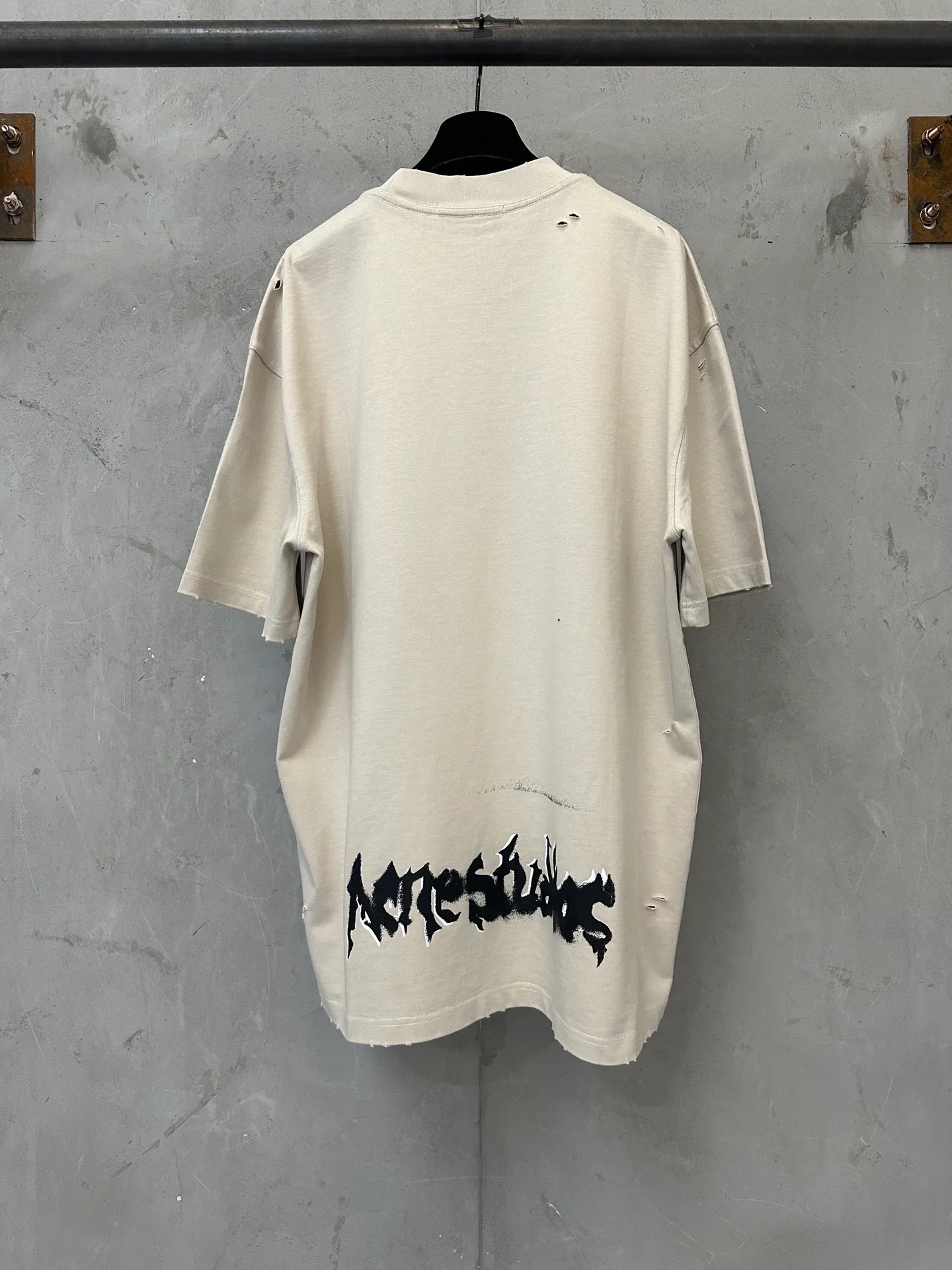 ￼ 145-Summer New Arrival heavy g T-shirt Acne studios Acne studios 26ss Gothic style distressed micro-label short-sleeved T-shirt Fabric: Made of high-definition super heavyweight cotton double yarn compact Xinjiang cotton Gram weight gram Paired with 2*2 Solona rib g Clean cloth surface Clear texture Tight feel Stiff High color fastness No change No Color Change Customized hardware Thread Accessories Matching pattern, men and women, Same Style Color: Washed Gray Card Color White Size: XS S M L XL